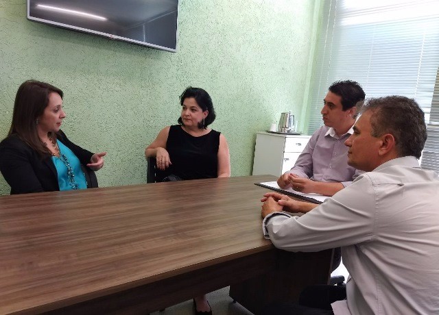 20171129_Carol recebe a deputada federal Renata Abreu em Nova Odessa